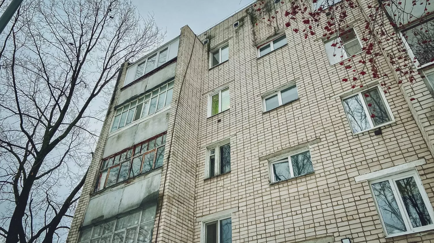 В пятиэтажке на севере и юге однокомнатная квартира площадью 30 кв. м. без ремонта будет стартовать от 2,5 млн рублей.